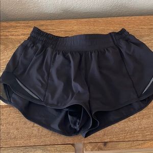 black lululemon hotty hot shorts